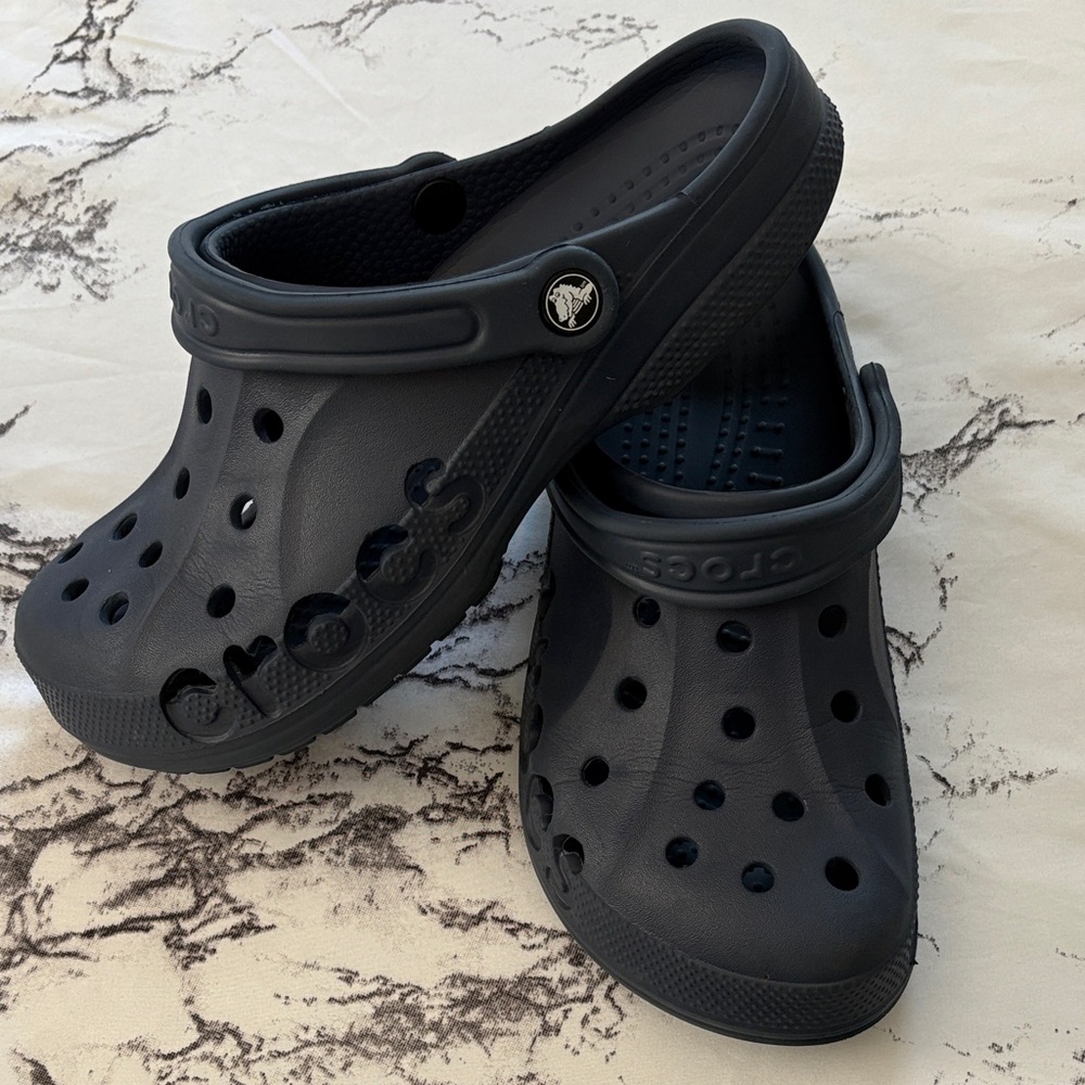 CROCS unisex M8/W10 Navy EUC